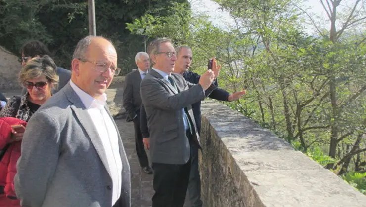 Iñaki Gabilondo durante su visita a San Vicente de la Barquera