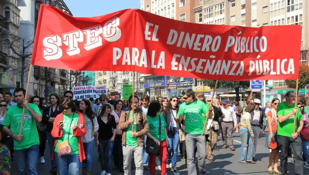 Manifestación de STEC en favor de la enseñanza pública