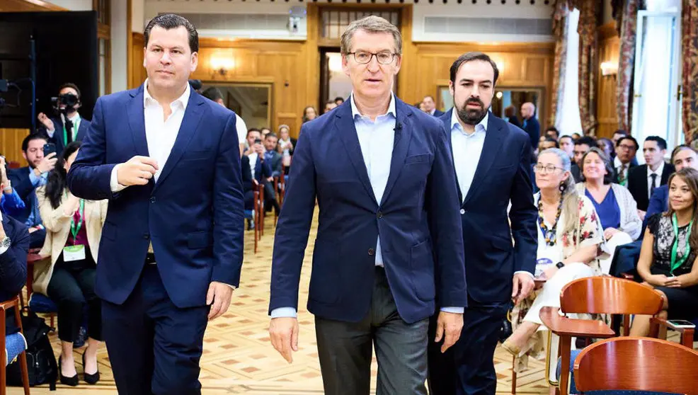 El presidente del Foro GYLF junto a Feijoó en un encuentro en el Palacio de la Magdalena | Foto- Juan Manuel Serrano