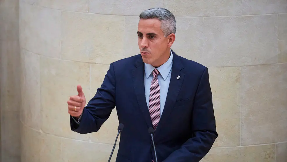 El secretario general del PSOE de Cantabria, Pablo Zuloaga, durante un Pleno en el Parlamento autonómico