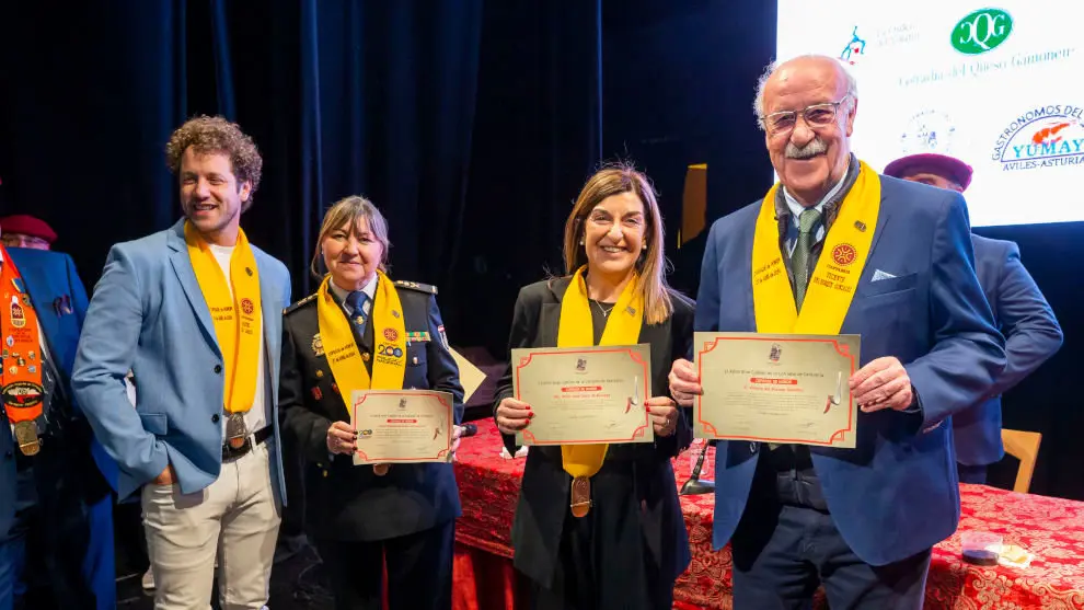 Reconocimiento de 'Cofrade de Honor de la Anchoa', en el XXVII Gran Cabildo de la Cofradía de la Anchoa de Cantabria