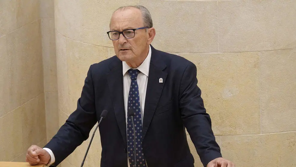 Javier López Marcano en la tribuna del Parlamento