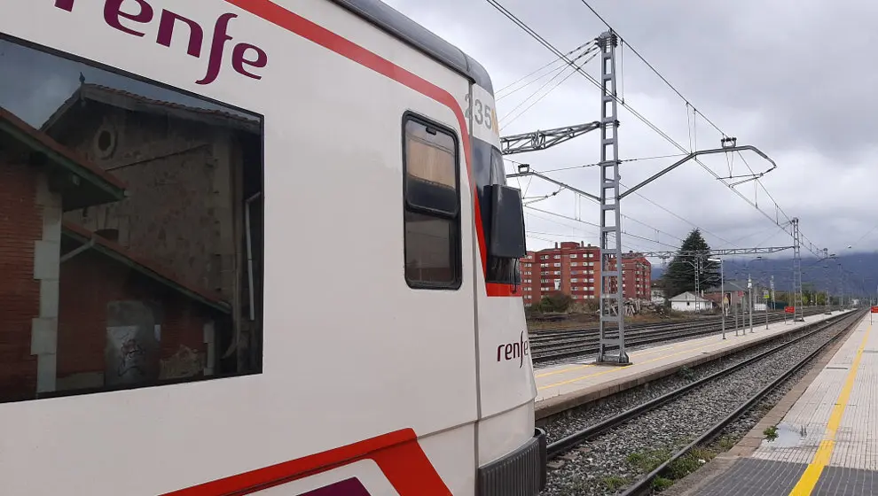 Tren de Renfe en la estación de Reinosa