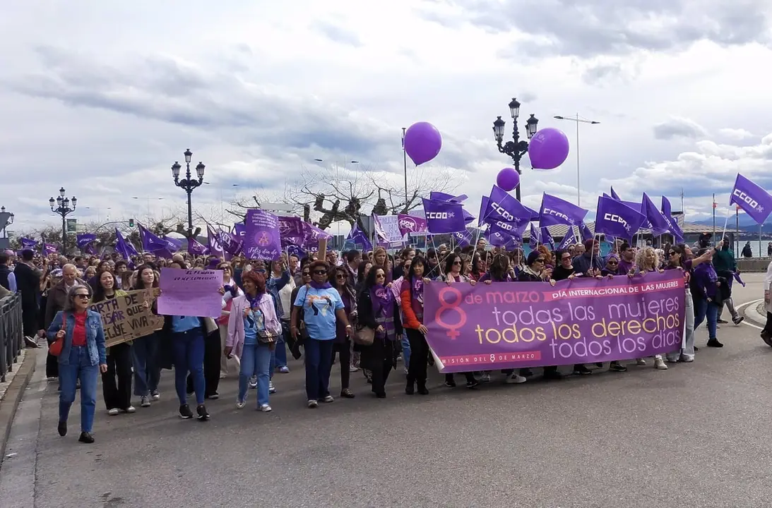 Más de 5.000 personas salen a la calle en Santander para reivindicar la igualdad real