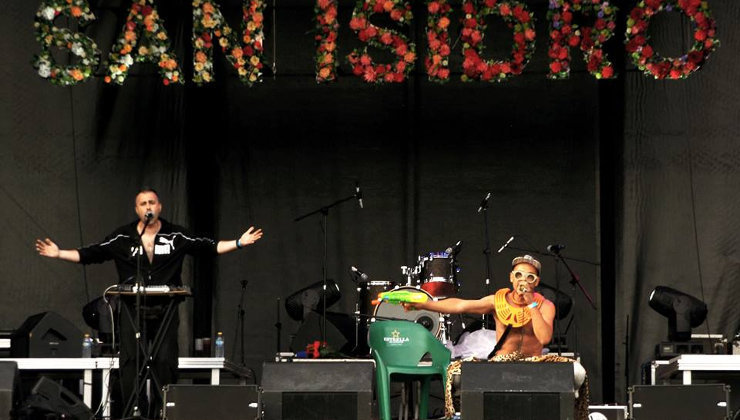 Dani Katanga (derecha), durante la actuación de Émbolo en Madrid