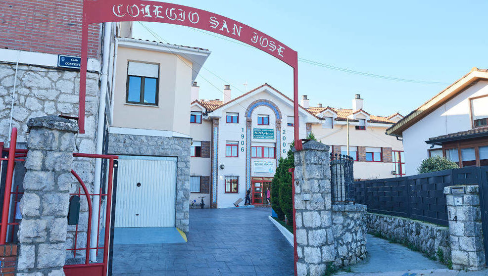 Entrada del colegio concertado San José de Astillero