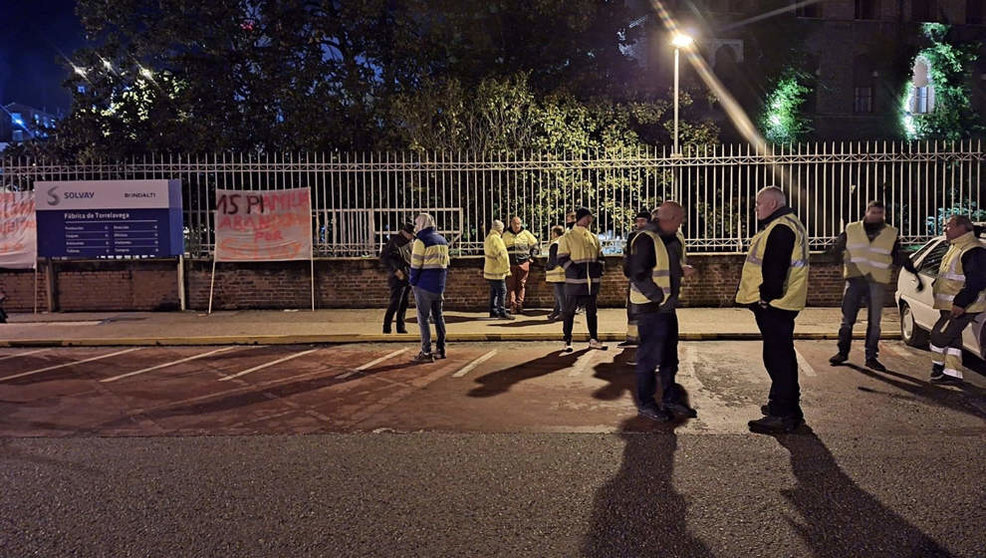 Piquetes a las puertas de la fábrica de Solvay