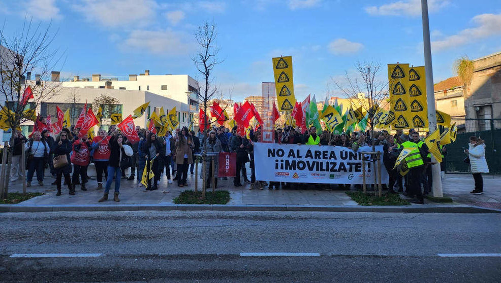 Concentración contra el Área Única frente al Parlamento de Cantabria