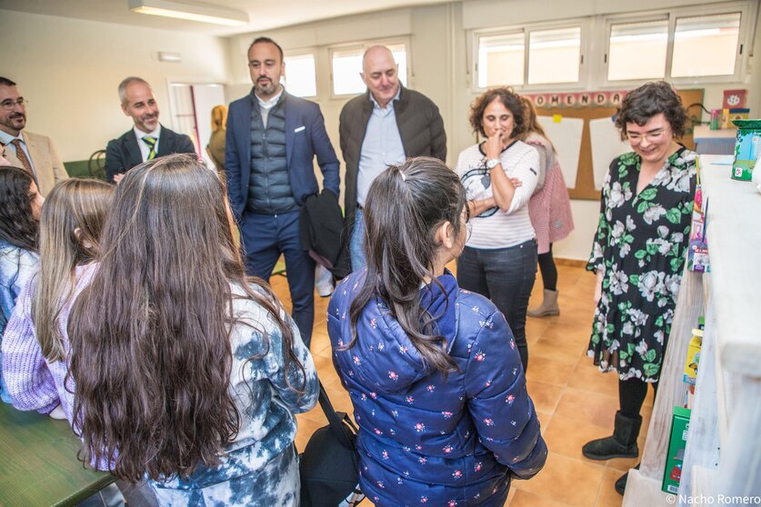 El consejero de Educación y Formación Profesional, Sergio Silva, visita el CEIP Ramón Menéndez Pidal