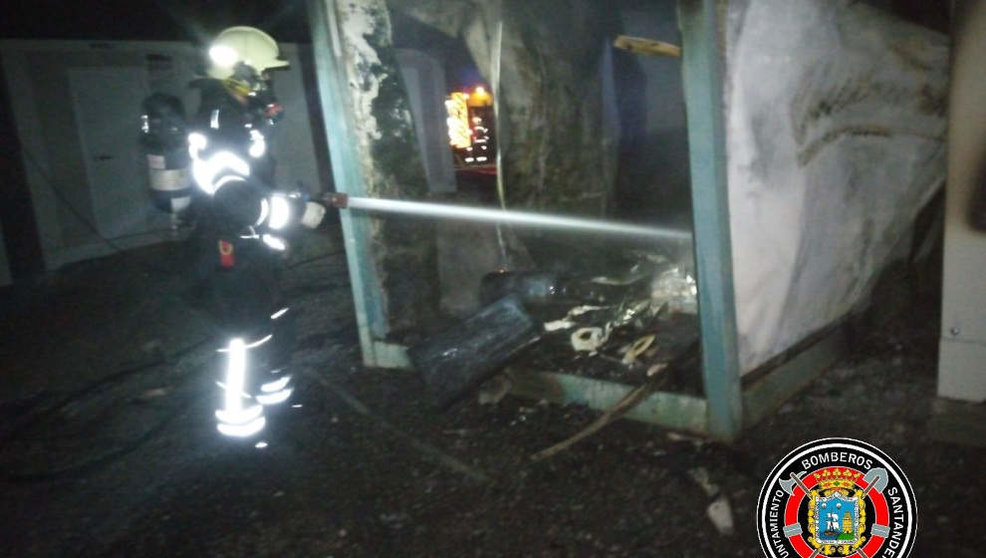 Bomberos en el lugar de los hechos