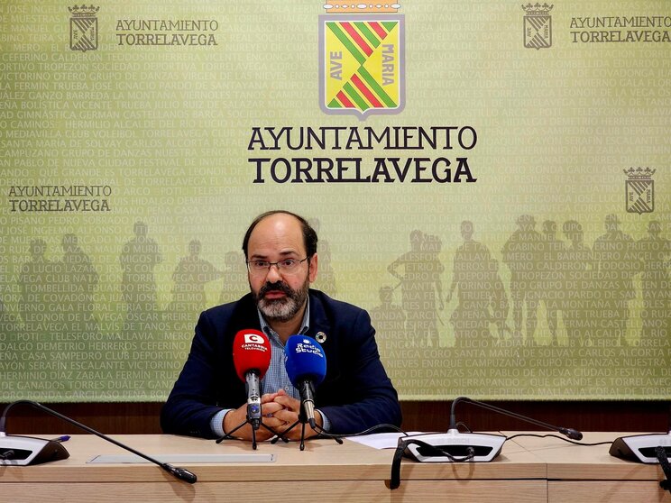 Rueda de prensa para presentar el proyecto de acondicionamiento de la calzada de la calle Mártires