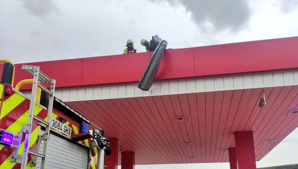 El 112 atiende 55 incidencias por viento esta mañana en Cantabria