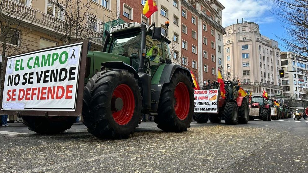  Imagen de los tractores en el centro de Santander