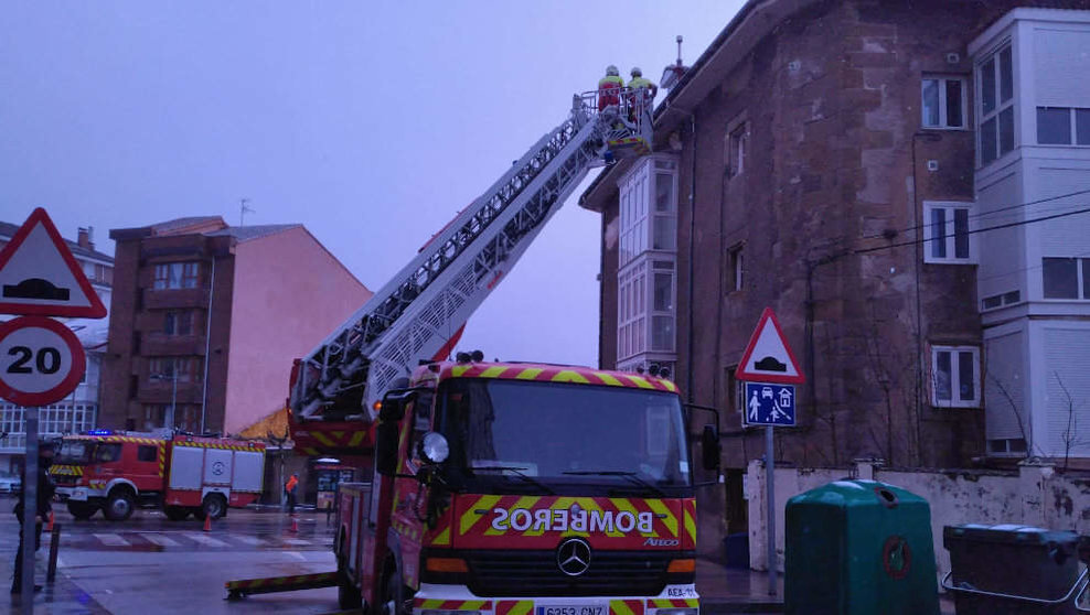 Bomberos del 112 atienden incidencias por el temporal