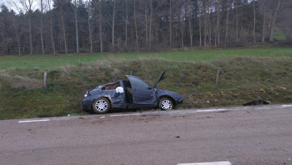 El coche de la joven tras sufrir el accidente