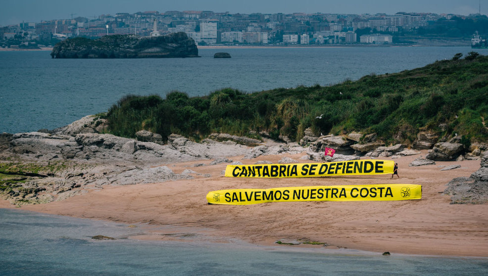 Pancarta gigante en la isla de Santa Marina | Foto- Juan Amieva