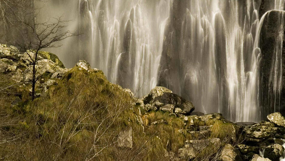 Cascada del nacimiento del Asón