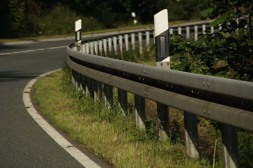 Guardarraíles de una carretera Foto- Pixabay