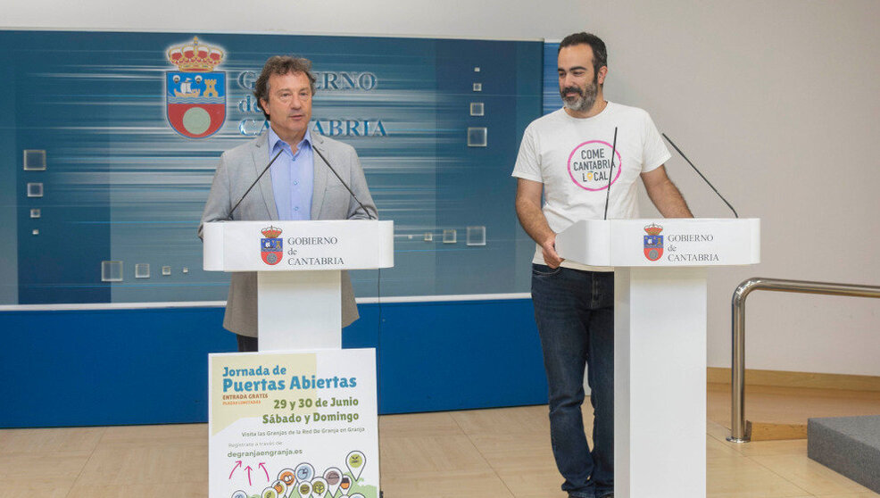 El consejero de Desarrollo Rural, Ganadería, Pesca y Alimentación, Pablo Palencia, presenta en rueda de prensa la jornada de puertas abiertas 'De granja en granja'