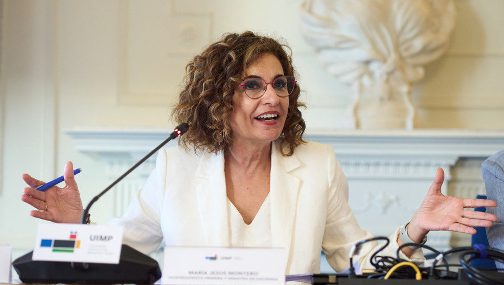 La vicepresidenta primera del Gobierno de España y ministra de Hacienda, María Jesús Montero, en la Universidad Internacional Menéndez Pelayo (UIMP) | Foto- Juanma Serrano Arce