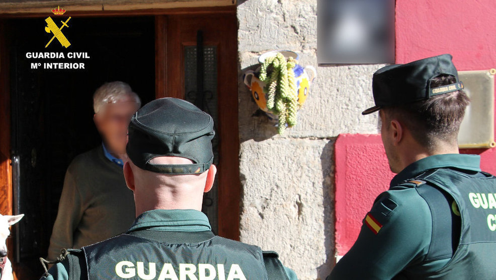 Patrulla de la Guardia Civil de atención a personas mayores