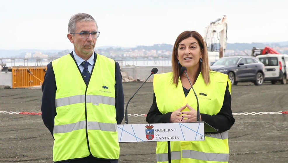 La presidenta de Cantabria, María José Sáenz de Buruaga, y el presidente del Puerto de Santander, César Díaz