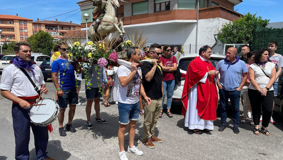 Imagen de la procesión de las fiestas patronales de Santiago de Cartes