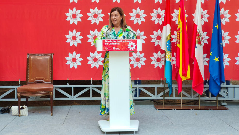 La presidenta de Cantabria, María José Sáenz de Buruaga, durante su discurso en el Día de las Instituciones | Foto- edc