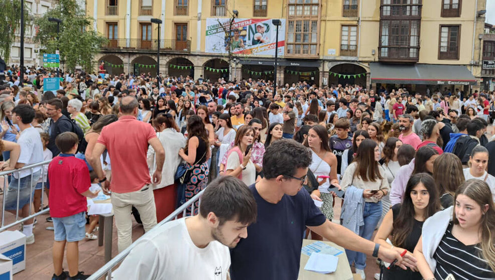 Miles de personas solicitan su camiseta de las fiestas de La Patrona 2024 | Foto- edc