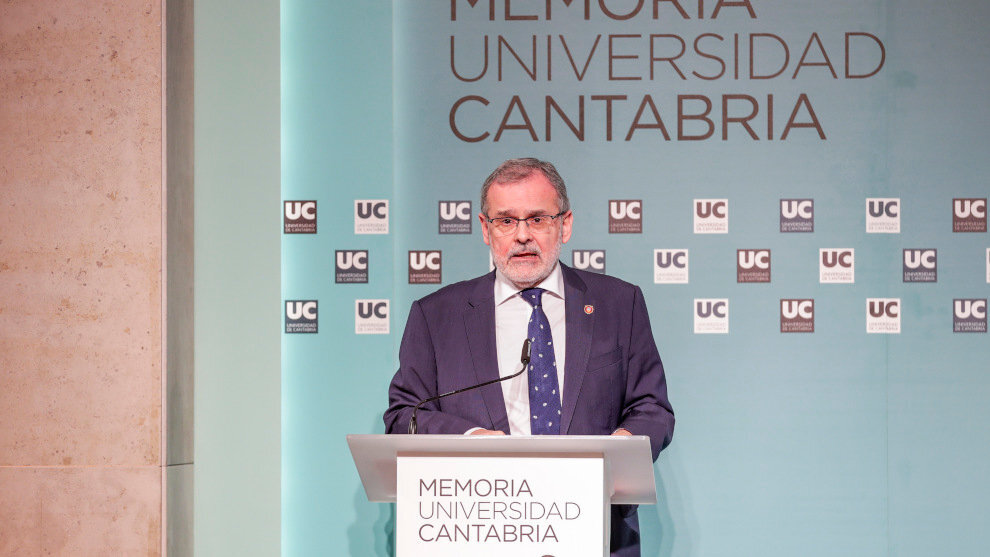 El rector de la Universidad de Cantabria, Ángel Pazos