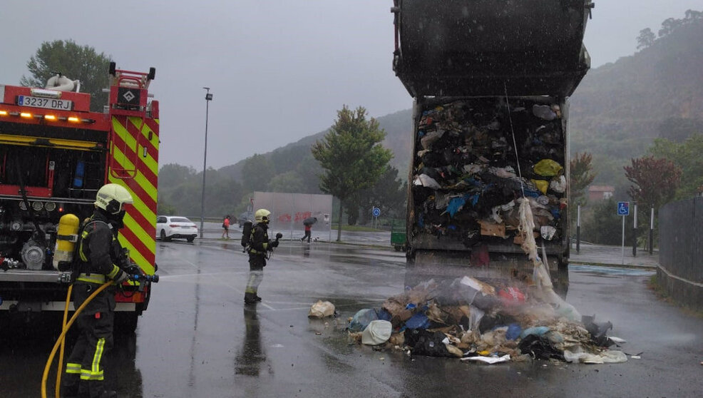 Imagen de los bomberos en el lugar de los hechos