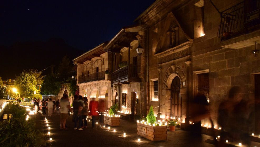 Celebración de la Noche de las Velas en Riocorvo