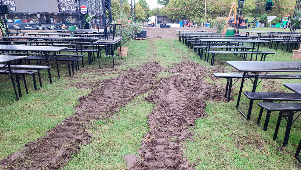 Estado en el que se encuentra la Campa de la Magdalena por las fuertes lluvias. FOTO- O.B.