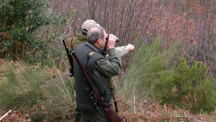 Cazadores en zona osera de Cantabria