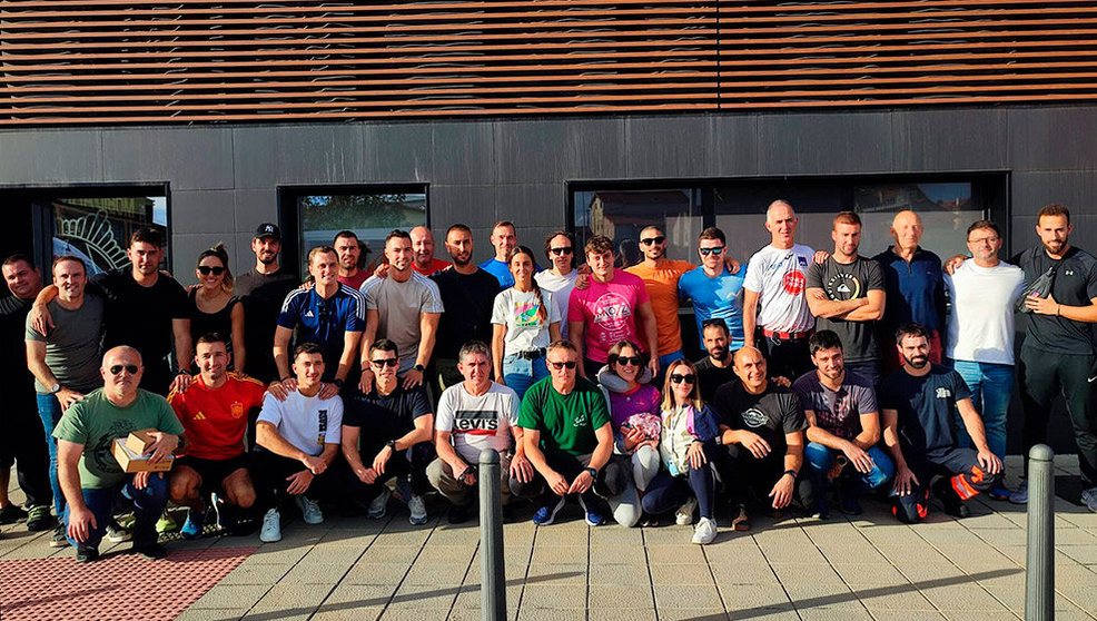 Voluntarios antes de partir hacia Valencia