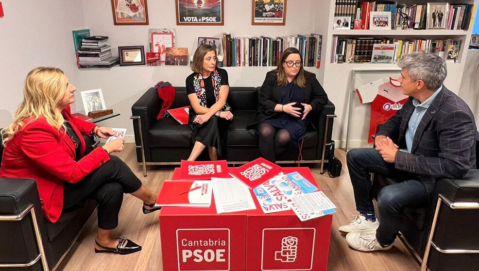 Encuentro entre el secretario general del PSC-PSOE, Pablo Zuloaga, y la secretaria general de CCOO Cantabria, Rosa Mantecón