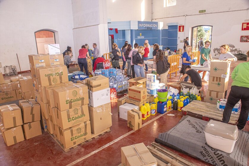 Torrelavega envía más de 60 toneladas de material para los afectados por la DANA