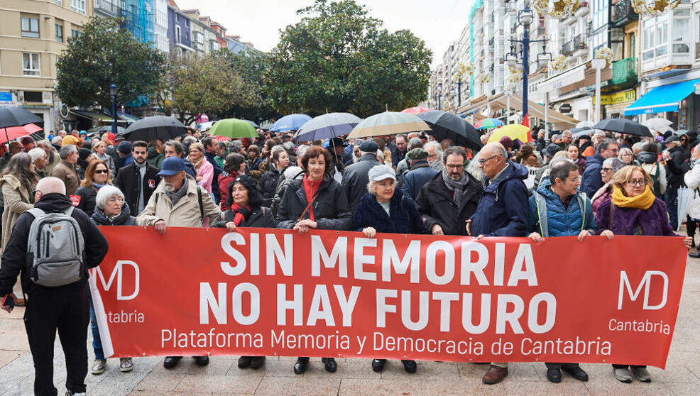 Manifestación contra la derogación de la Ley de Memoria Histórica de Cantabria convocada por la Plataforma Memoria y Democracia en diciembre de 2023 Photo- César Ortiz Gonzalez