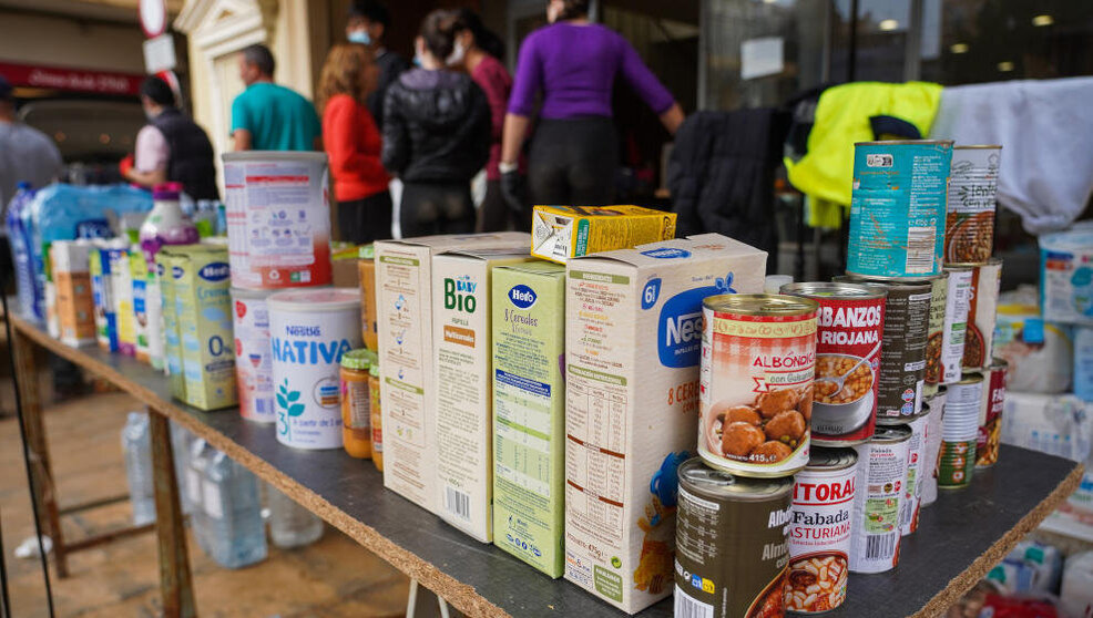 Voluntarios organizan los donativos para los afectados por la DANA, a 4 de noviembre de 2024, en Chiva, Valencia | Foto- Eduardo Manzana