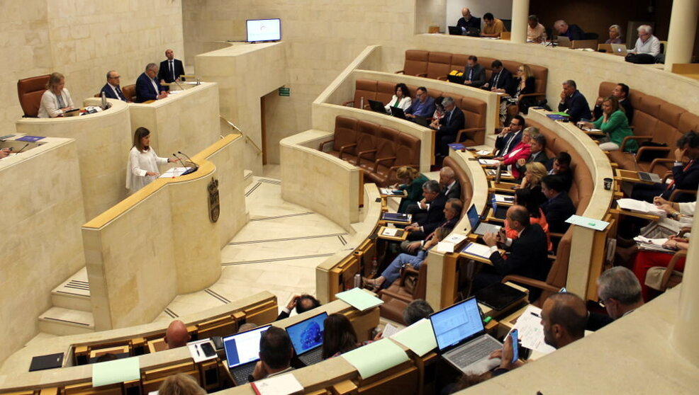 Debate en el Parlamento de Cantabria | Foto- edc