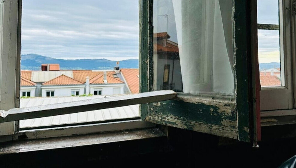 Una de las ventanas del Menéndez Pelayo. FOTO- AMPA del Colegio