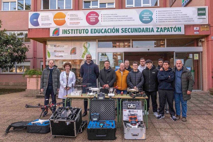 Donación de drones al IES Zapatón