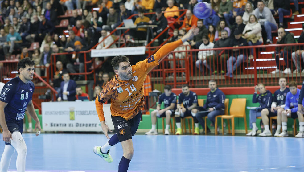 Javi Muñoz durante un partido del Bathco BM Torrelavega | Foto- BM Torrelavega