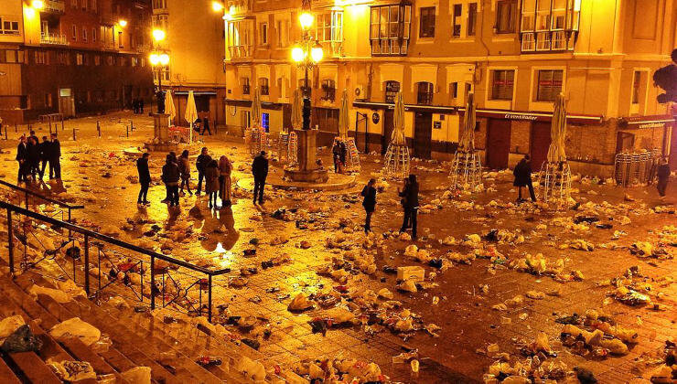 El problema del botellón en Cañadío y en otras zonas de Santander se ha producido durante años. Foto- El Tomavistas de Santander