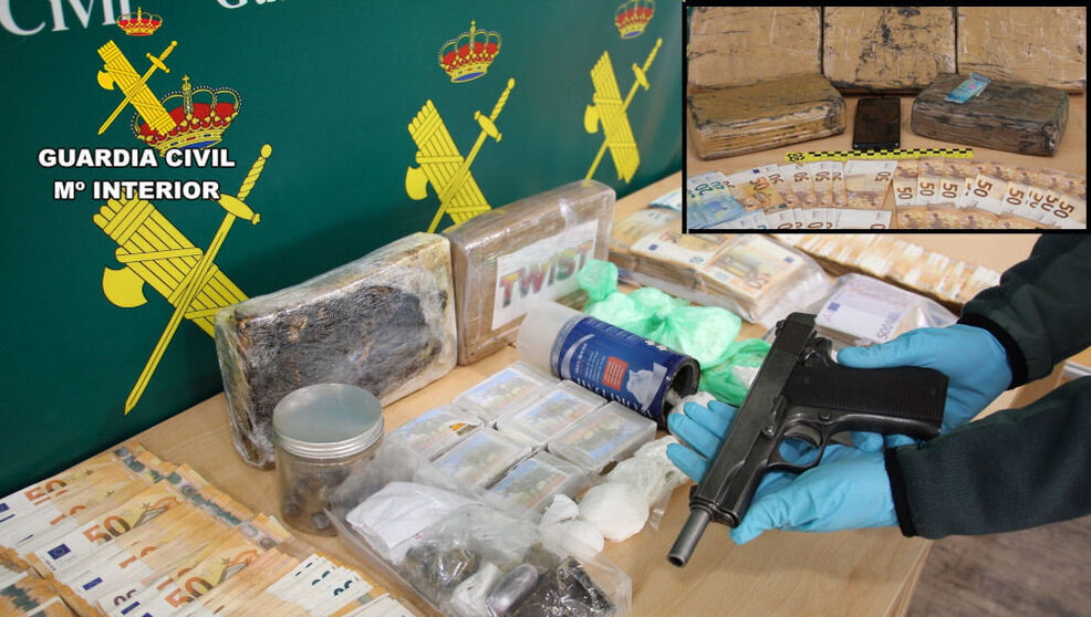 Imagen de droga, dinero y otros elementos incautados en la operación 'Tiberio' | Foto- Guardia Civil