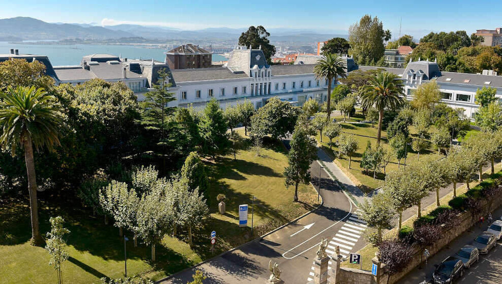 Vista aérea del Hospital Santa Clotilde de Santander