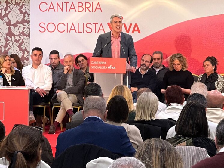 El secretario general del PSC-PSOE, Pablo Zuloaga, en el Comité Regional