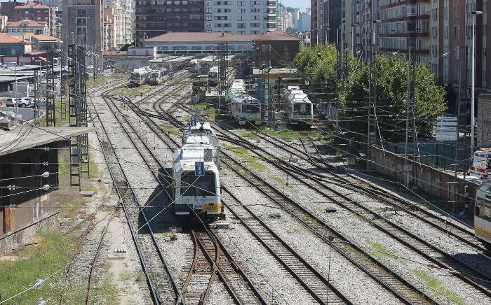 La conexión por tren entre Santander y Oviedo se ha suspendido por las condiciones meteorológicas adversas