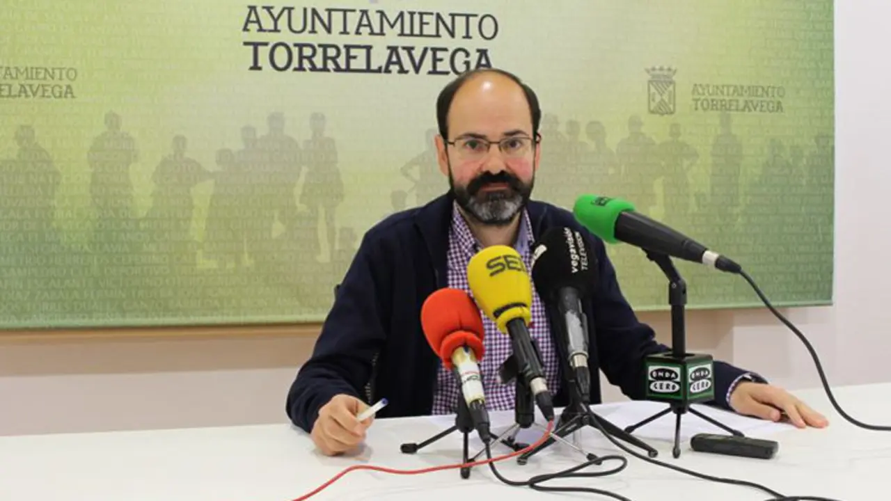 José Luis Urraca, concejal de Régimen Interior y Recursos Humanos, ha anunciado que el Servicio de Limpieza Viaria va a tener una atención preferente y también entrarán otros servicios públicos esenciales