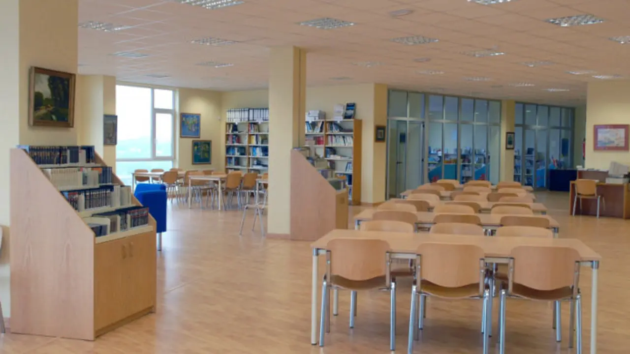 Interior de la Biblioteca Municipal Elena Soriano